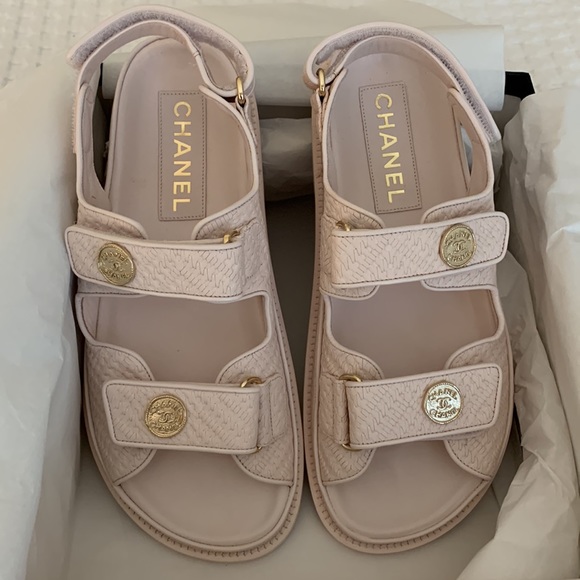 Chanel Dad Sandals Medallion Light Pink Calfskin Size 38.5 NWT - Picture 2 of 13